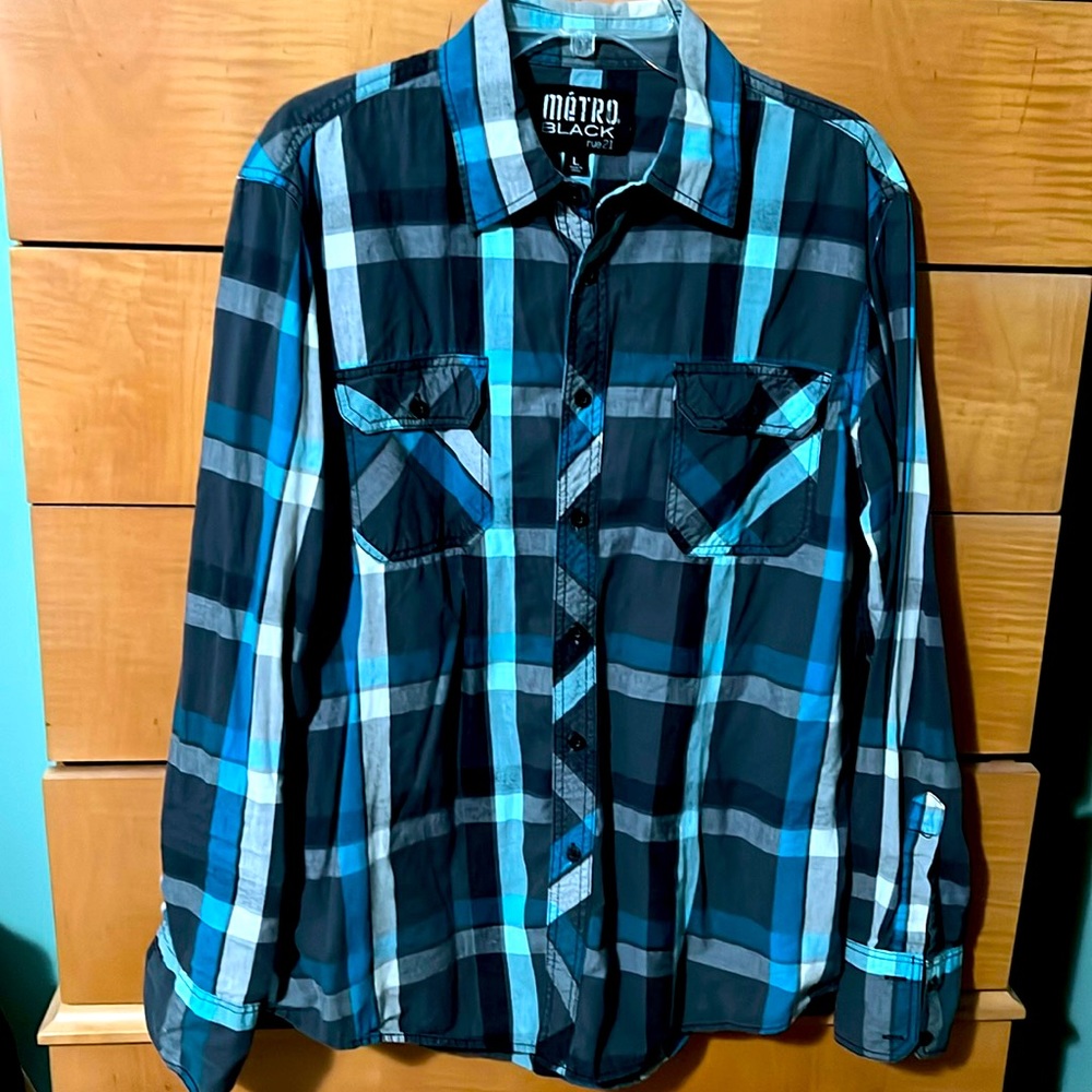 Rue 21 Metro Black Men’s Casual Button Down Blue Gray Plaid Size Large